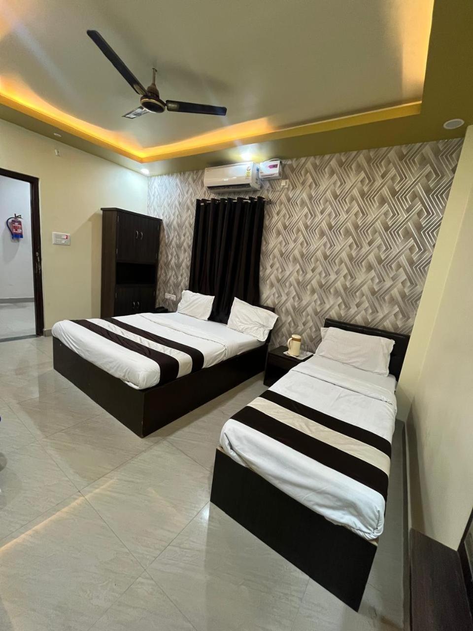 Hotel Shiv Mangalam Near Kashi Vishwanath Tample Varanasi Exterior foto